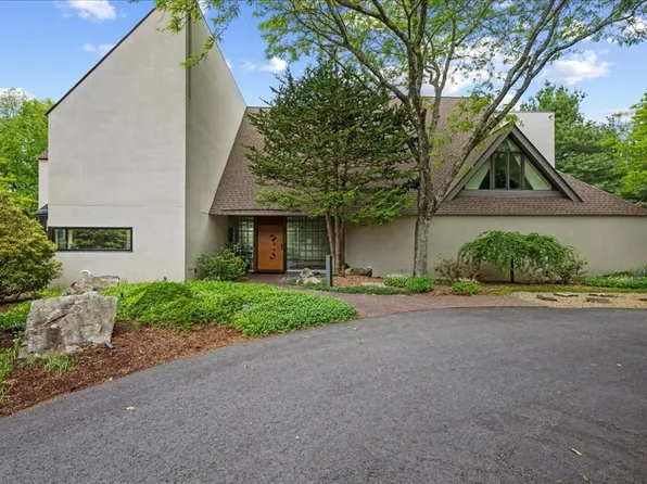 45 Hickory Dr, Worcester, MA 01609