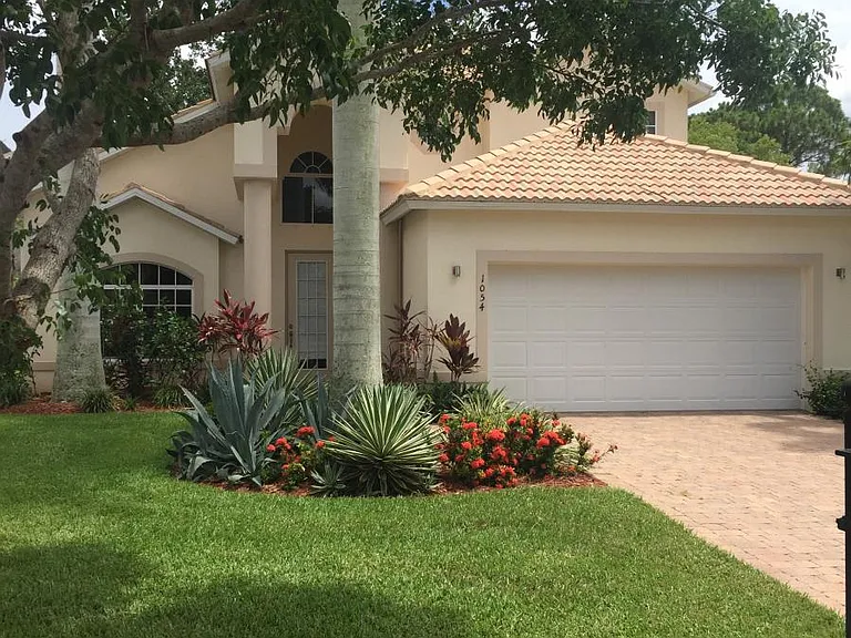 1054 Jardin Dr — Photo 9