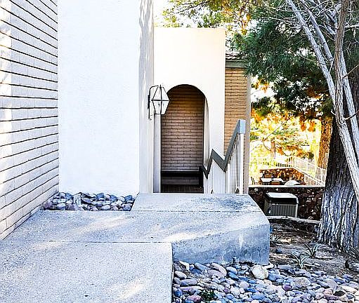 3rd image of 5704 Mira Grande Dr