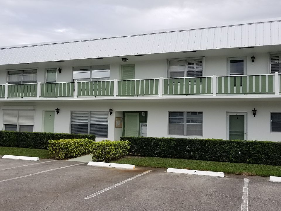 2nd Floor, 1 Bedroom, 1 1/2 Bath