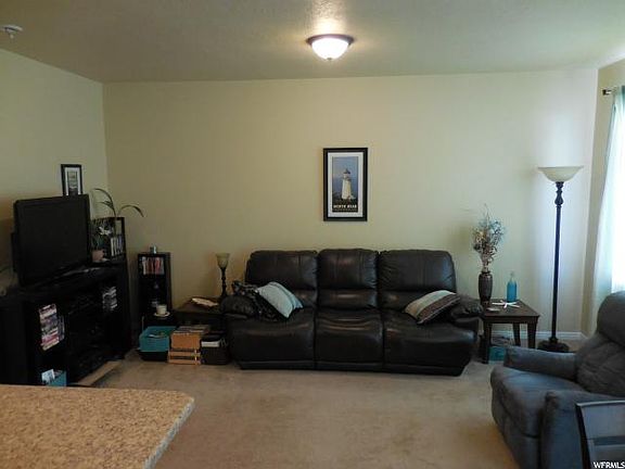 5th image of 3202 W Desert Lily Dr