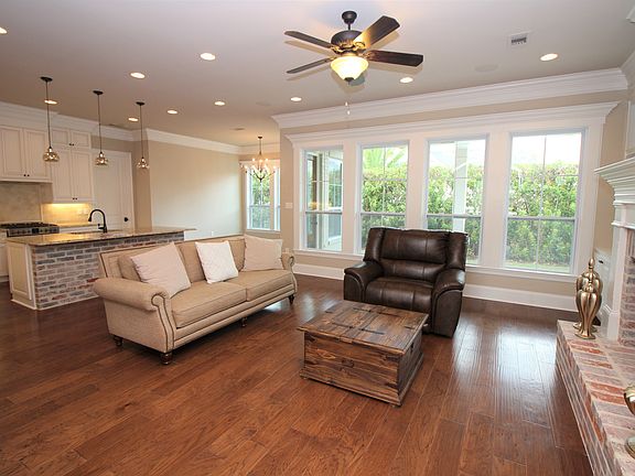 4th image of 8 Bear Creek Dr