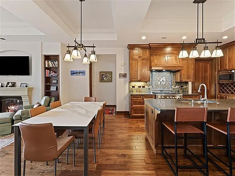 363 SW Bluff Dr #102 — Photo 8