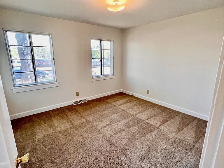 2731 Lawndale Rd — Photo 7