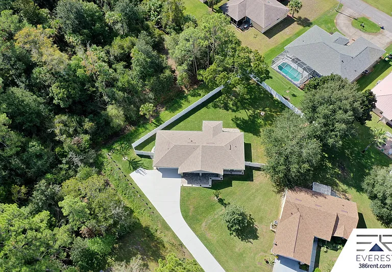 12 Walt Pl — Photo 4