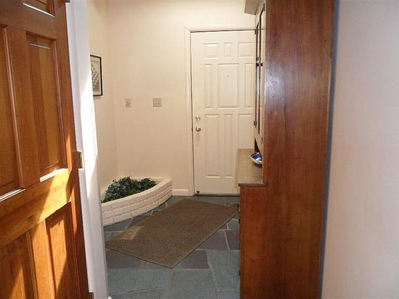 3rd image of 608 Heatherdale Dr