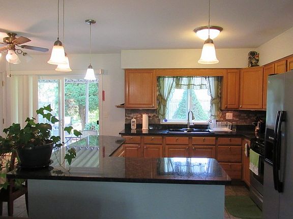 5th image of 289 Sherman Ave