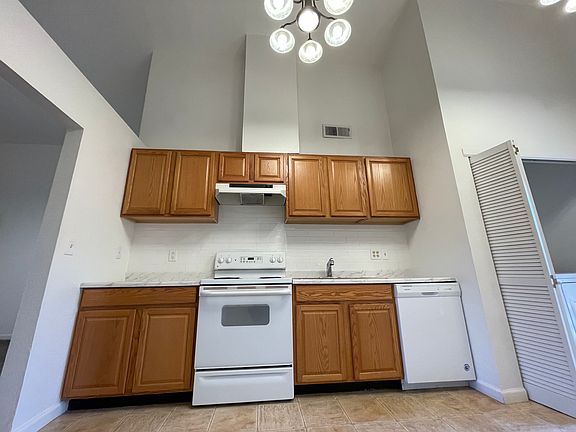 2nd image of 2826 Pepper Oaks Dr
