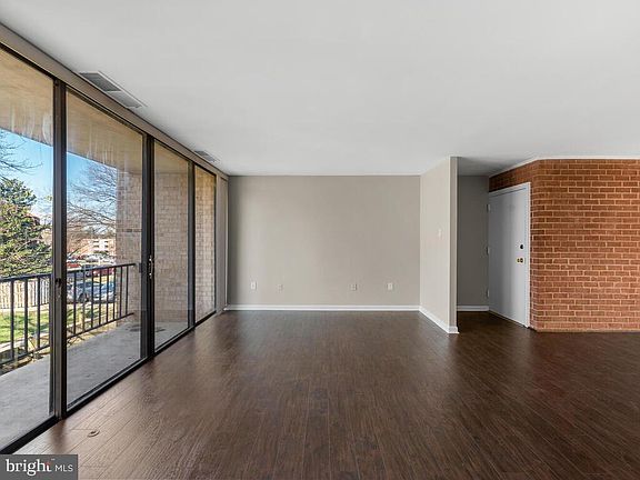 4th image of 736 Quince Orchard Blvd APT 101