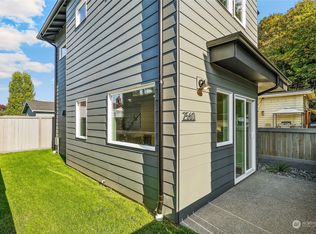 2560 56th Ave SW, Seattle, WA 98116