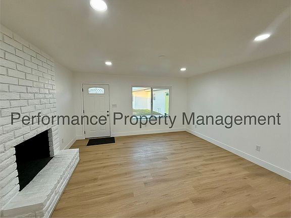 4th image of 3401 Squire Ln #C