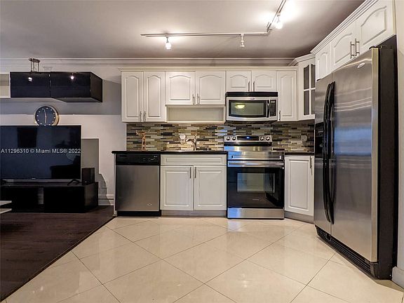 2nd image of 208 Meridian Ave APT 1