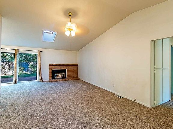 4th image of 1406 Shady Oak Dr