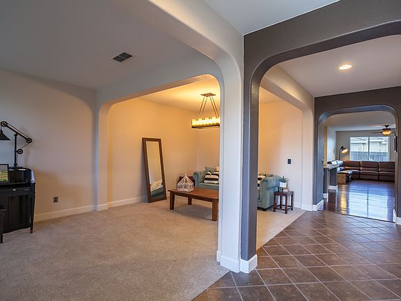 3rd image of 1065 Hillsdale Ln