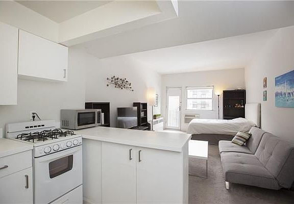3rd image of 211 Thompson St APT 3O