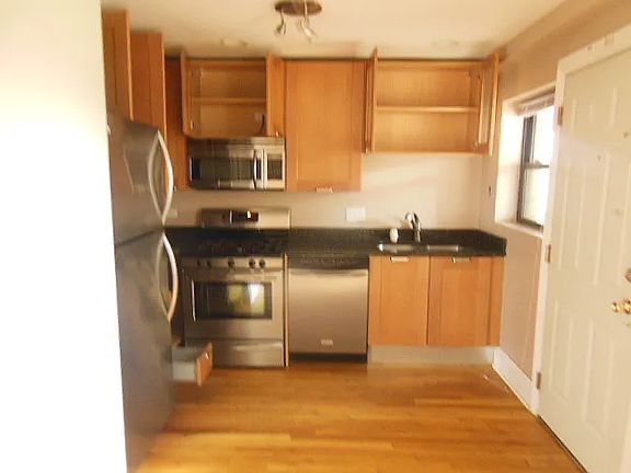 4th image of 7423 N Sheridan Rd APT 2E
