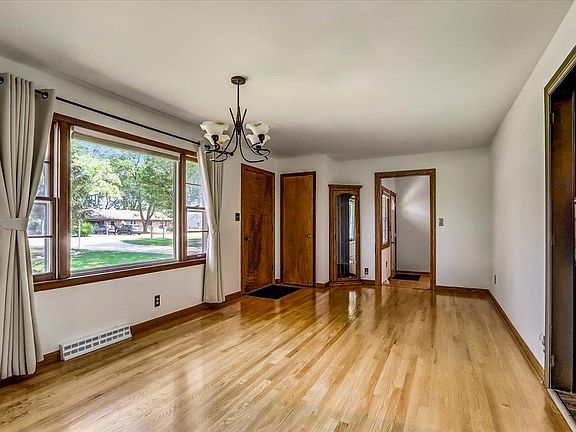 5th image of 1431 E Golden Ln