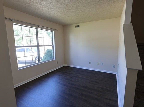 3rd image of 722 Emerald Ct