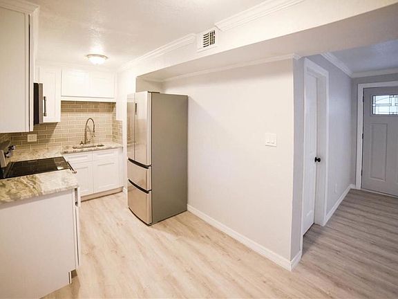 3rd image of 106 W Curtis St #B