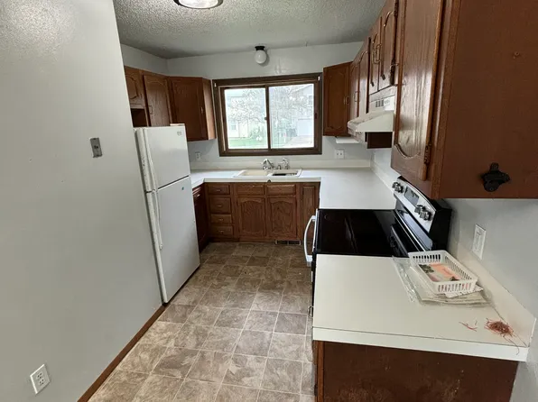 4007 Heritage Rd, Cedar Falls, IA 50613