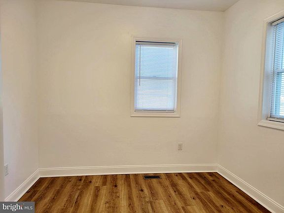 5th image of 452 N Loudoun St #102