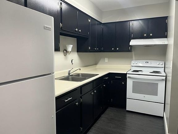 3rd image of 1091 NW Washington Blvd #17