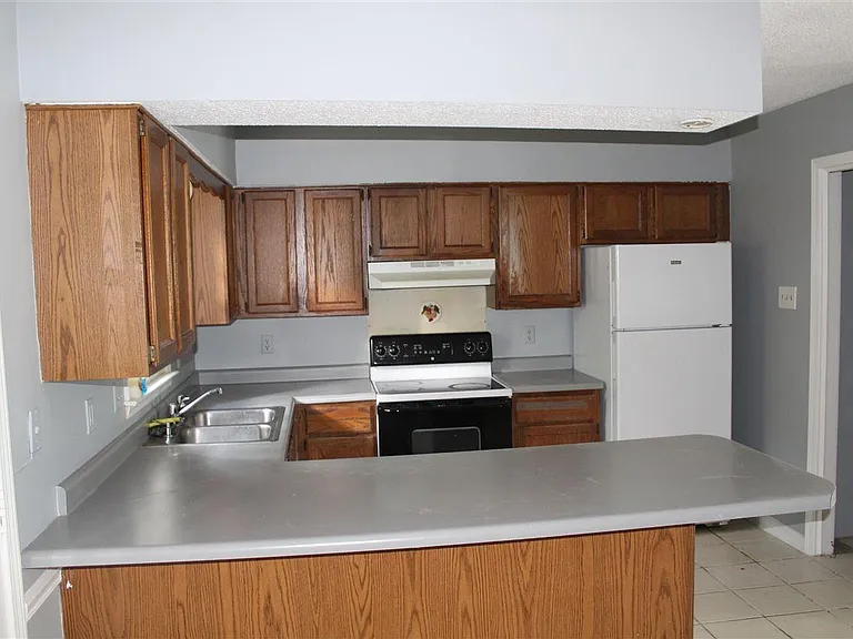 5573 Tulip Tree Dr — Photo 4