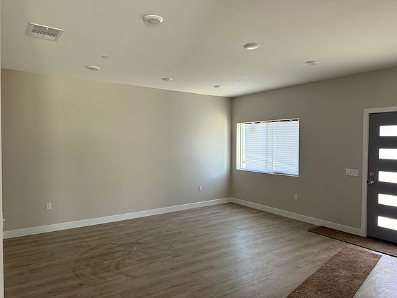 4th image of 55630 Sagebrush Ave #1