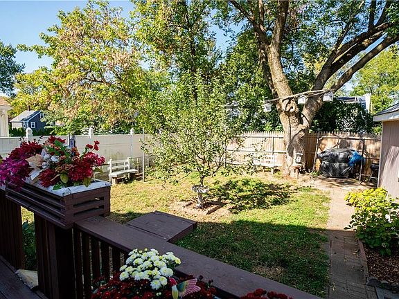 3rd image of 21 Madison St