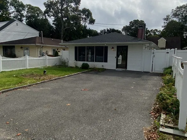 (undisclosed Address), Mastic, NY 11950
