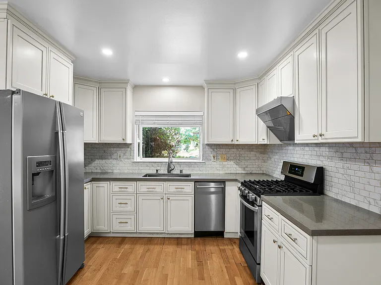 1319 Wylie Way — Photo 3