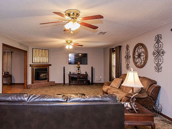5th image of 1150 Rolling Hills Dr
