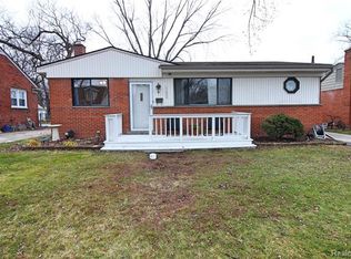 23809 Beverly St, Saint Clair Shores, MI 48082