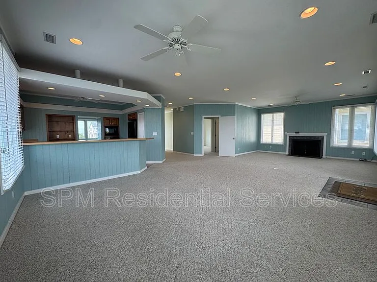 1154 Monroe Ln — Photo 6