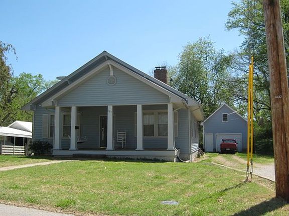 2nd image of 105 Hill St