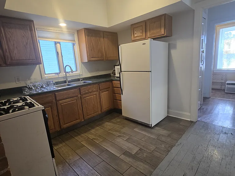 254 W Utica St — Photo 28