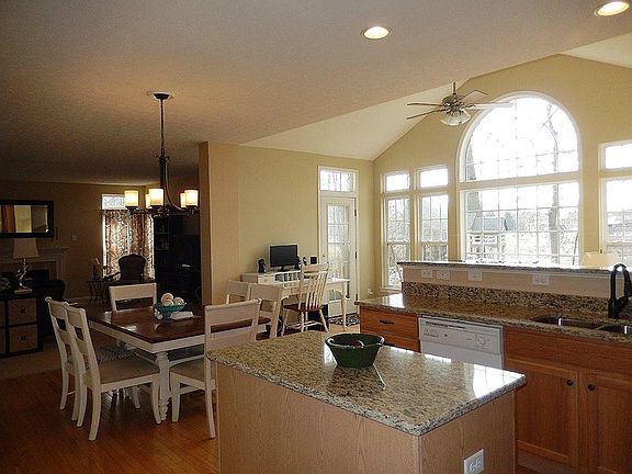 5th image of 1733 Amberwood Way
