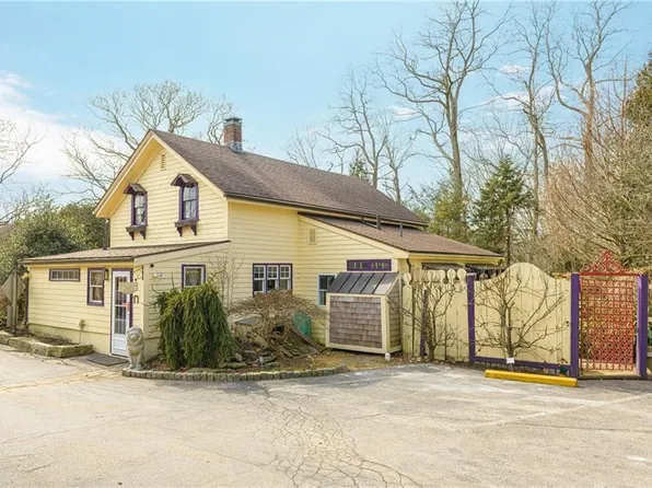 711 Union St, Portsmouth, RI 02871