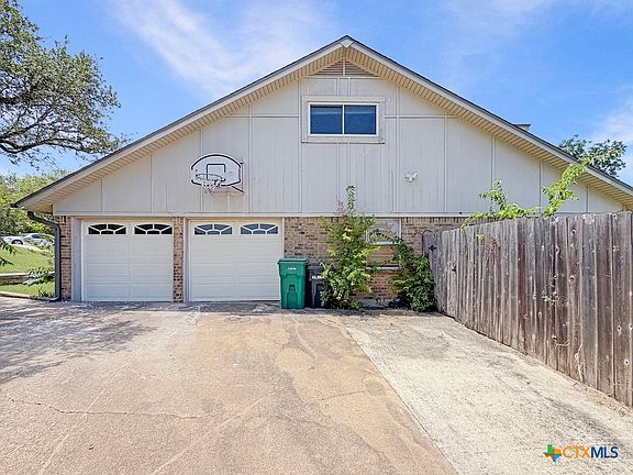 2nd image of 1802 Forest Hills Dr