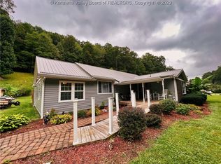 790 Narrow Branch Rd, Elkview, WV 25071