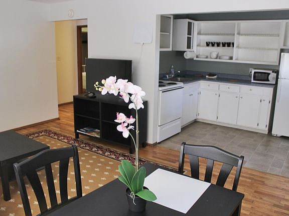 New Flat screen TV, open Kitchen,
