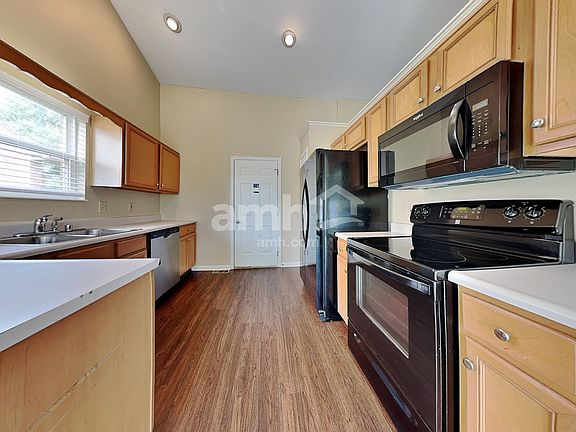 3rd image of 8492 Moonstone Ct