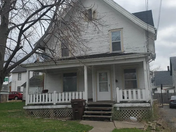 711 S West Ave, Freeport, IL 61032