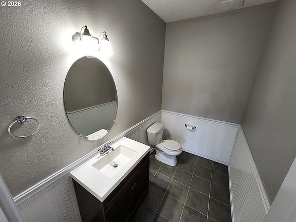 5th image of 573 E 13th Pl