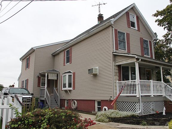 3rd image of 147 Pulaski Ave
