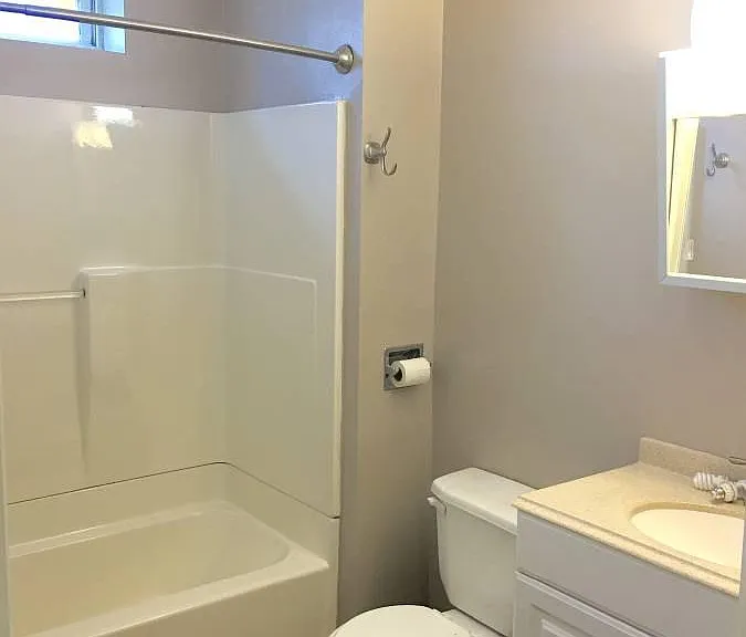 Bathroom, Tub/Shower surround