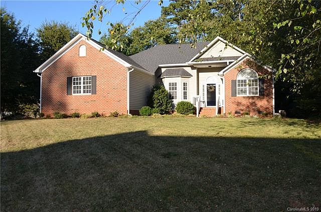 1st image of 220 Silver Birch Ln
