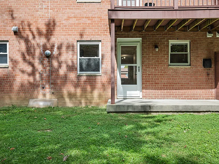 4 Jeanne Marie Gdns — Photo 29
