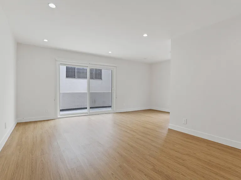1022 Euclid — Photo 4