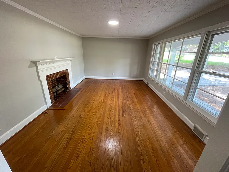 1612 Lynne Ave — Photo 3